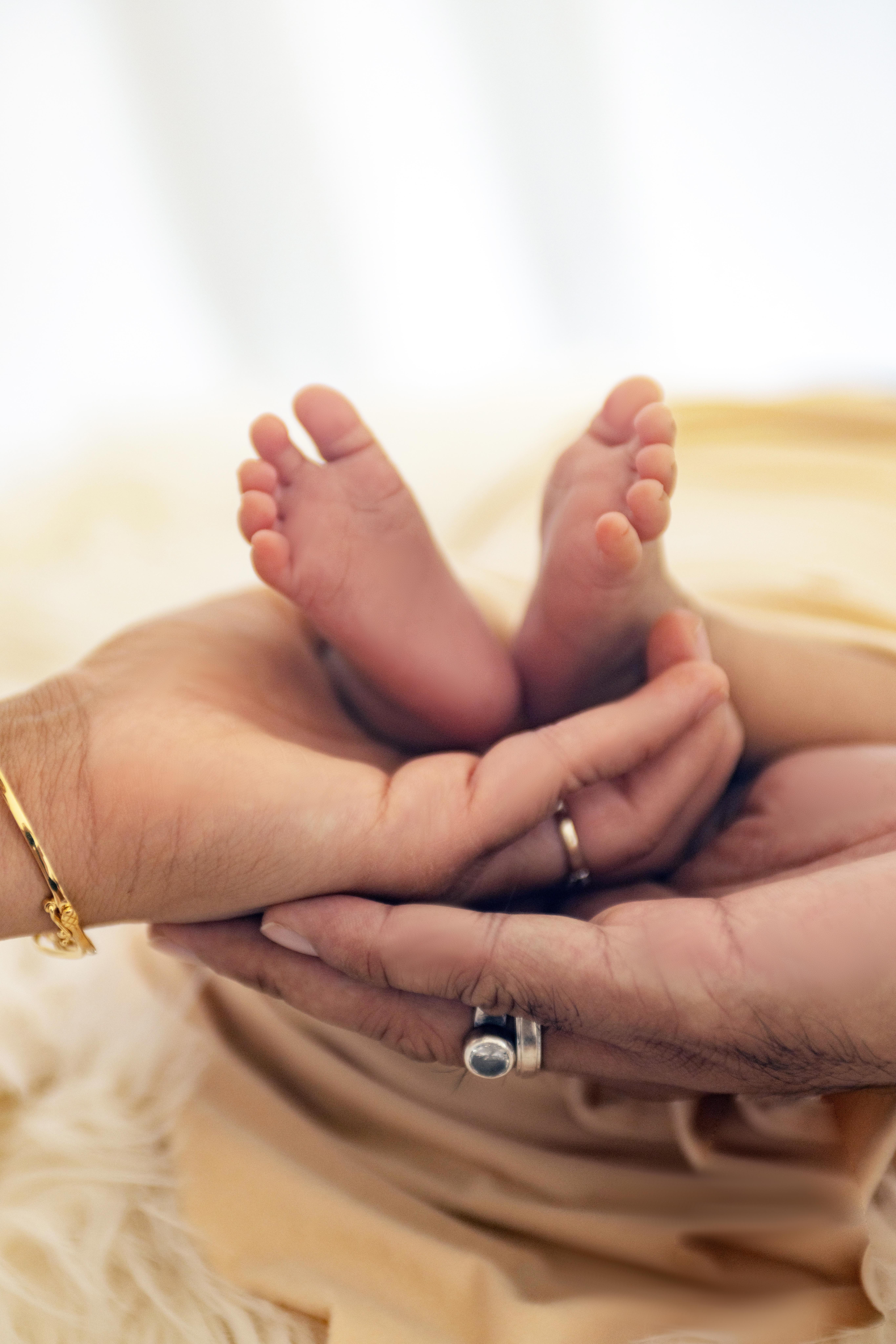Newborn Photography Parents Hands
